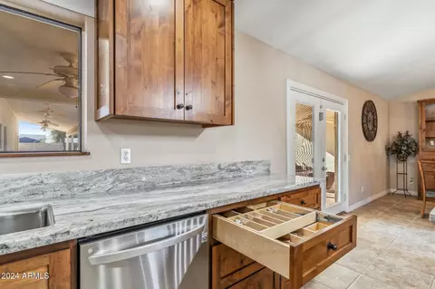 Kitchen - 1045 E Cloud Rd, Phoenix, AZ 85086 photo 6 of 8