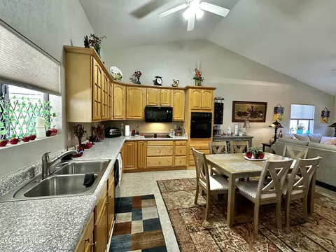 Kitchen - 1045 E Cloud Rd, Phoenix, AZ 85086 photo 8 of 8