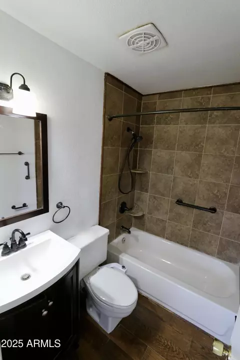 Bath - 1915 E Palmcroft Dr, Tempe, AZ 85282 photo 2 of 2