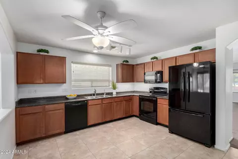 931 W Cedar Tree Dr, San Tan Valley, AZ 85143