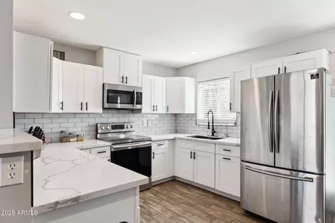 4315 E Nancy Ln, Phoenix, AZ 85042 photo 2