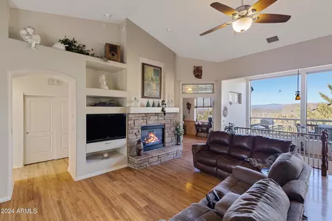 Living - 608 Elk Ridge Dr, Payson, AZ 85541 photo 2 of 3