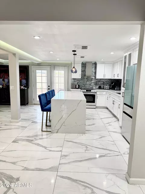 Kitchen - 5656 S 45th Pl, Phoenix, AZ 85040 photo 1 of 11