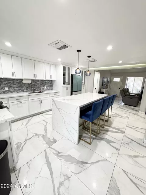 Kitchen - 5656 S 45th Pl, Phoenix, AZ 85040 photo 5 of 11