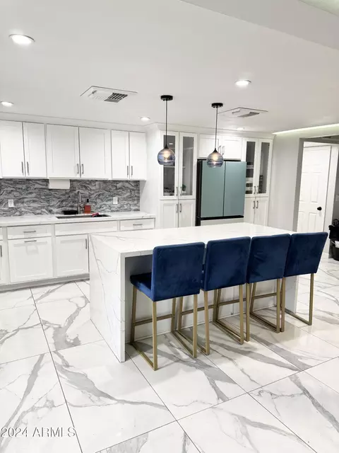 Kitchen - 5656 S 45th Pl, Phoenix, AZ 85040 photo 2 of 11