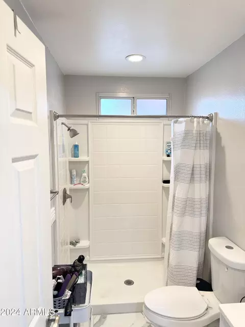 Bath - 5656 S 45th Pl, Phoenix, AZ 85040 photo 2 of 3