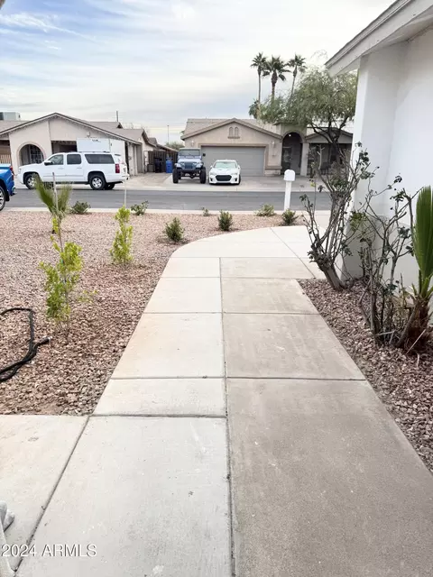 Exterior - 5656 S 45th Pl, Phoenix, AZ 85040 photo 3 of 4