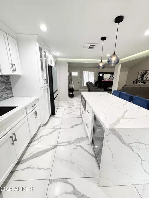 Kitchen - 5656 S 45th Pl, Phoenix, AZ 85040 photo 9 of 11