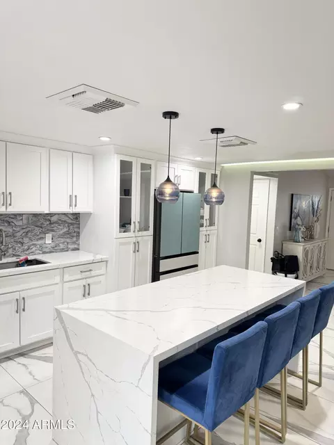 Kitchen - 5656 S 45th Pl, Phoenix, AZ 85040 photo 6 of 11