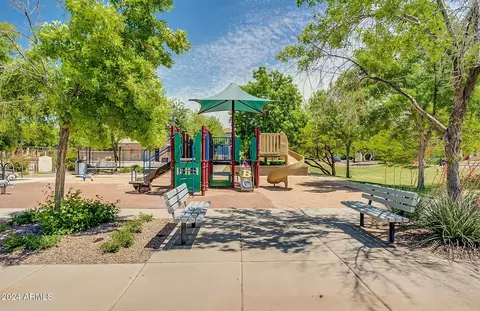 View/Area - 4728 E Waterman St #101, Gilbert, AZ 85297 photo 8 of 12