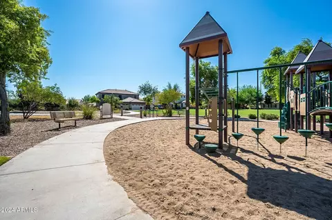 View/Area - 4728 E Waterman St #101, Gilbert, AZ 85297 photo 6 of 12