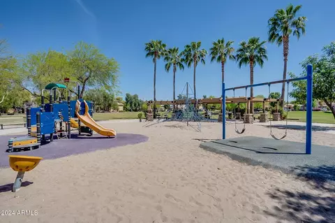 View/Area - 4728 E Waterman St #101, Gilbert, AZ 85297 photo 3 of 12