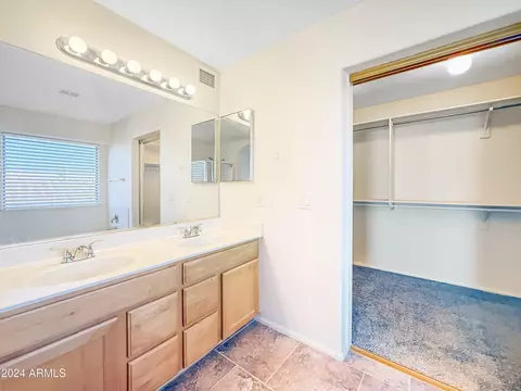 3805 E Irma Ln, Phoenix, AZ 85050 photo 9