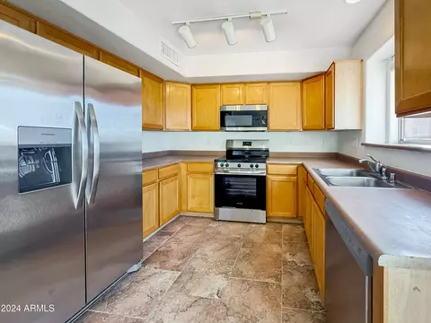3805 E Irma Ln, Phoenix, AZ 85050 photo 3