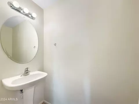3805 E Irma Ln, Phoenix, AZ 85050 photo 5