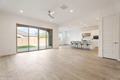 214 E Taurus Pl, Chandler, AZ 85249 photo 4