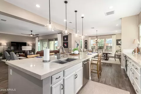 Kitchen - 2595 S Jeffry St, Gilbert, AZ 85295 photo 4 of 6