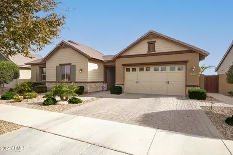 Exterior - 2595 S Jeffry St, Gilbert, AZ 85295 photo 3 of 12