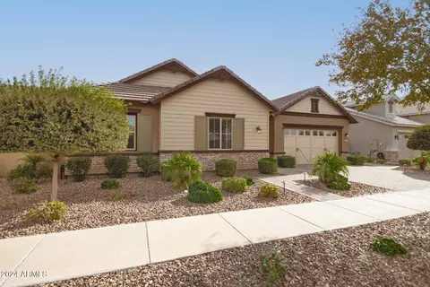Exterior - 2595 S Jeffry St, Gilbert, AZ 85295 photo 2 of 12