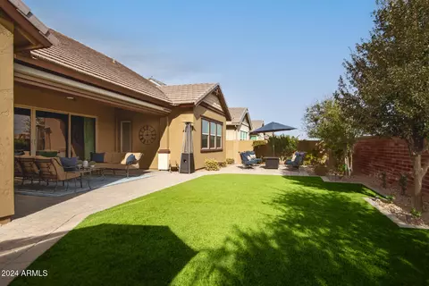 Exterior - 2595 S Jeffry St, Gilbert, AZ 85295 photo 10 of 12