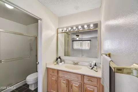 Bath - 5525 E Thomas Rd #N1, Phoenix, AZ 85018 photo 1 of 1