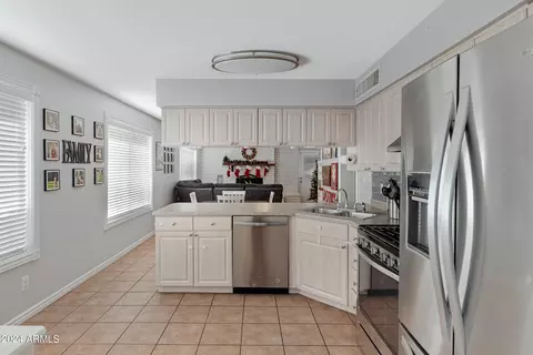 2456 E Vista Dr, Phoenix, AZ 85032 photo 9
