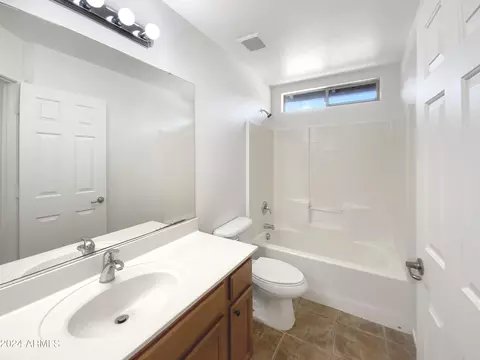 Bath - 4481 E Sundance Ct, Gilbert, AZ 85297 photo 4 of 5