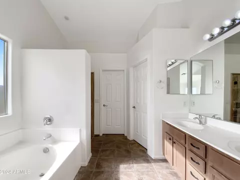 Bath - 4481 E Sundance Ct, Gilbert, AZ 85297 photo 1 of 5