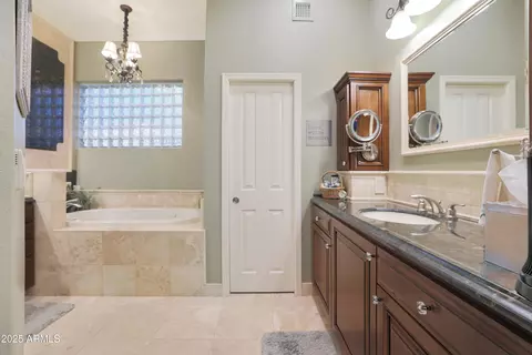 Bath - 1535 E Calavar Dr, Phoenix, AZ 85022 photo 3 of 5