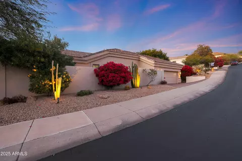 Exterior - 1535 E Calavar Dr, Phoenix, AZ 85022 photo 7 of 19