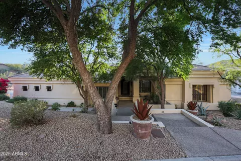 Exterior - 1535 E Calavar Dr, Phoenix, AZ 85022 photo 2 of 19