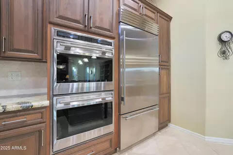 Kitchen - 1535 E Calavar Dr, Phoenix, AZ 85022 photo 4 of 4