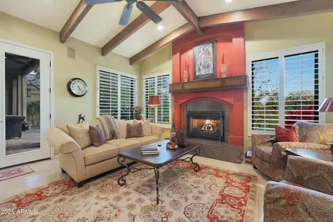 Living - 1535 E Calavar Dr, Phoenix, AZ 85022 photo 2 of 3