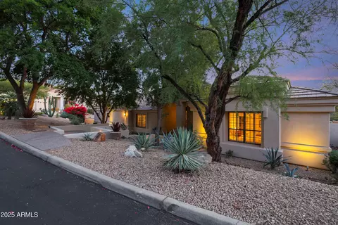 Exterior - 1535 E Calavar Dr, Phoenix, AZ 85022 photo 3 of 19