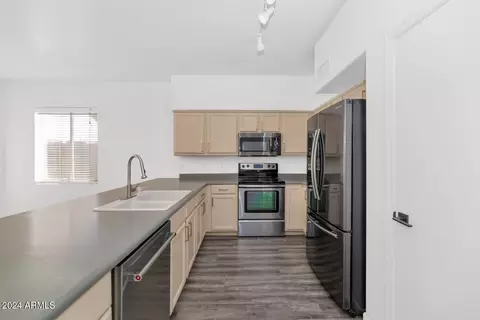 8758 E Lakeview Ave, Mesa, AZ 85209 photo 10