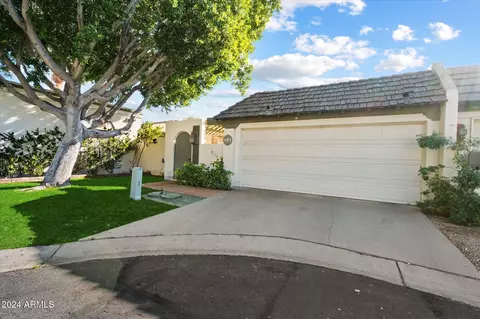 101 Echo Ln, Phoenix, AZ 85020