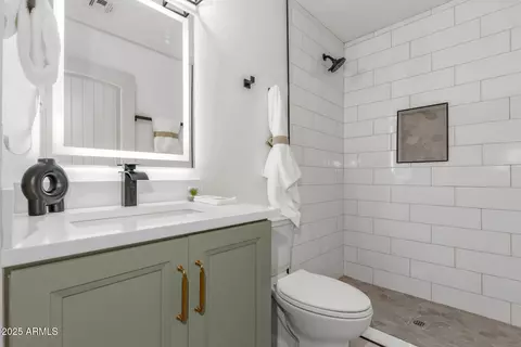 Bath - 1829 E Amelia Ave, Phoenix, AZ 85016 photo 3 of 4