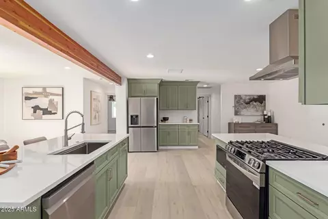 Kitchen - 1829 E Amelia Ave, Phoenix, AZ 85016 photo 3 of 4