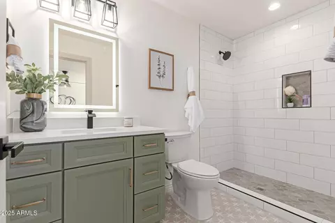 Bath - 1829 E Amelia Ave, Phoenix, AZ 85016 photo 1 of 4