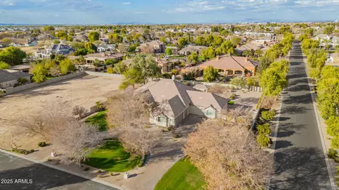 View/Area - 2090 E Coconino Ct, Gilbert, AZ 85298 photo 4 of 8