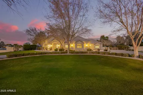 Exterior - 2090 E Coconino Ct, Gilbert, AZ 85298 photo 20 of 23