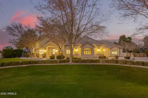 Exterior - 2090 E Coconino Ct, Gilbert, AZ 85298 photo 3 of 23