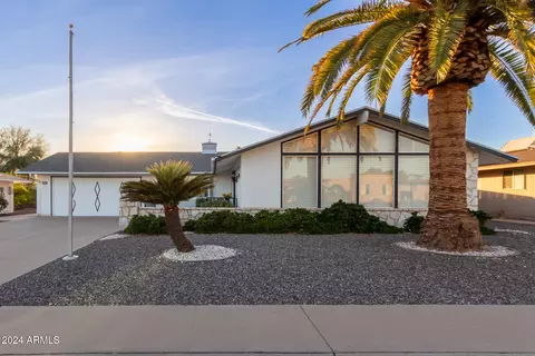 10127 W Shasta Dr, Sun City, AZ 85351