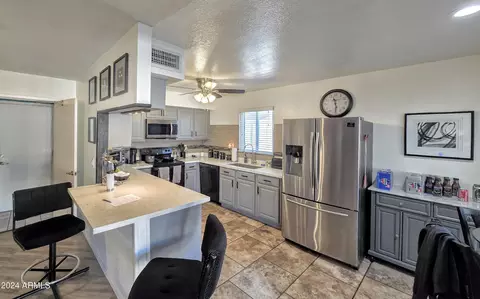8902 W Ironwood Dr, Peoria, AZ 85345