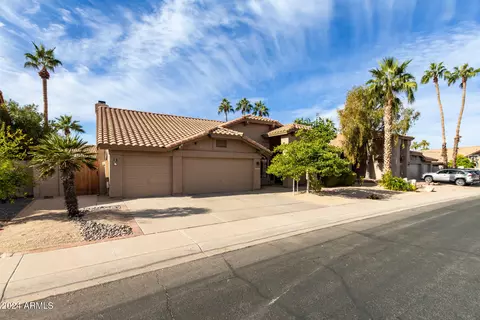 1449 W Iris Dr, Gilbert, AZ 85233 photo 2