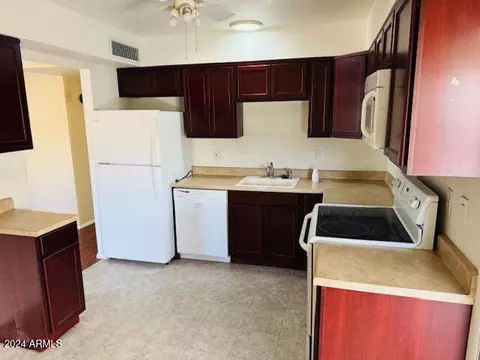 Kitchen - 2341 E Betty Elyse Ln, Phoenix, AZ 85022 photo 1 of 2
