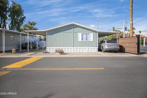 8401 N 67th Ave #69, Glendale, AZ 85302