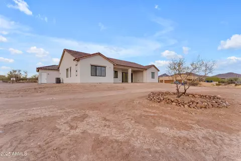 Exterior - 433 W Saddle Mountain Rd, Phoenix, AZ 85086 photo 11 of 14