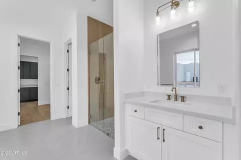 Bath - 433 W Saddle Mountain Rd, Phoenix, AZ 85086 photo 2 of 12