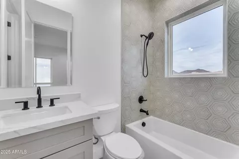 Bath - 433 W Saddle Mountain Rd, Phoenix, AZ 85086 photo 9 of 12